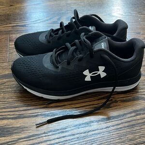 Under armor sneakers women’s size 8